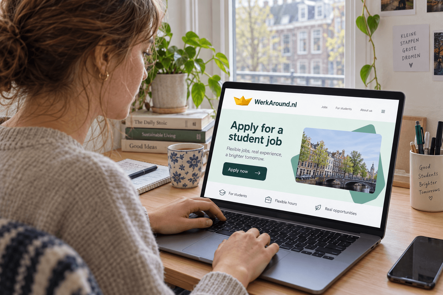 Student applying for a job on WerkAround.nl on a laptop